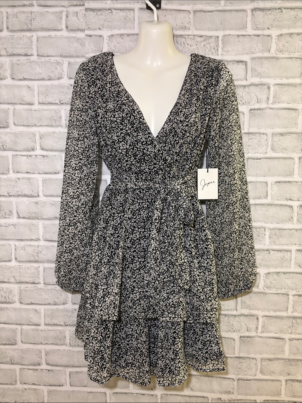 Japna  Black & White Floral Long-Sleeve Wrap Mini Dress BRAND NEW Small